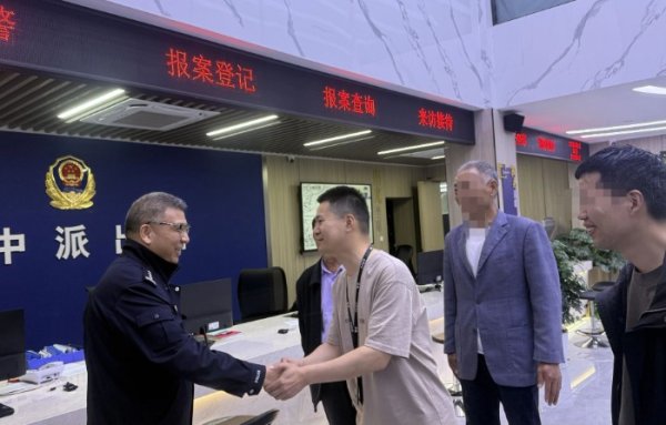 实盘配资炒股最新 霍山警方助力寻亲“长跑”， 47小时让离散27年亲人终团聚_大皖新闻 | 安徽网